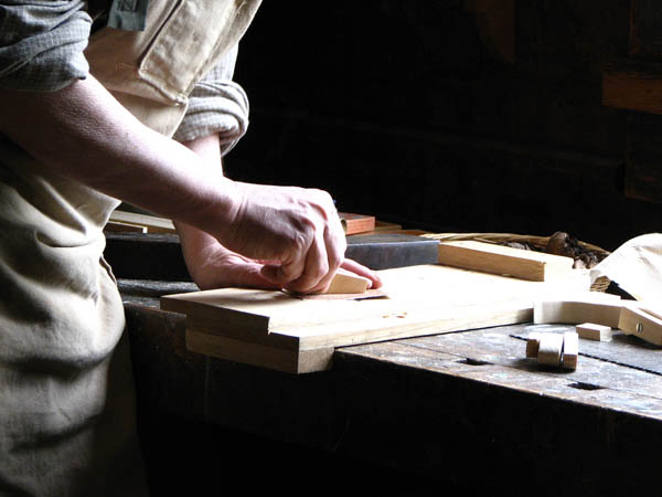 Nuestro equipo de profesionales cuenta  con muchos años de contrastada <strong>experiencia</strong> en el sector de la <strong>carpintería de madera en Alcora (l')</strong>.